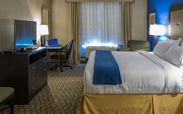 Holiday Inn Express & Suites Thunder Bay by IHG