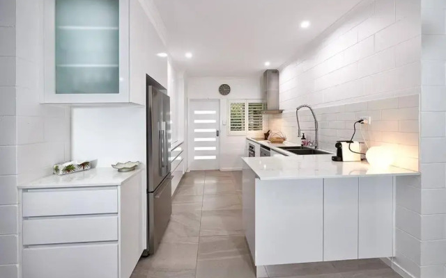 Beachfront - 'Pippies on the Beach' @ Bramston