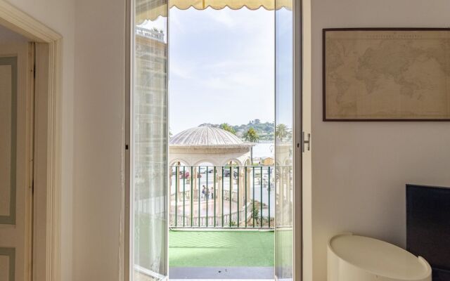 JOIVY Kiosk Opera House