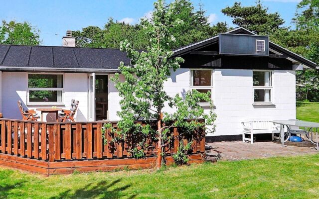 Serene Holiday Home in Hals near Sea