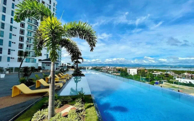 Mactan Newton Condo with Pool Access