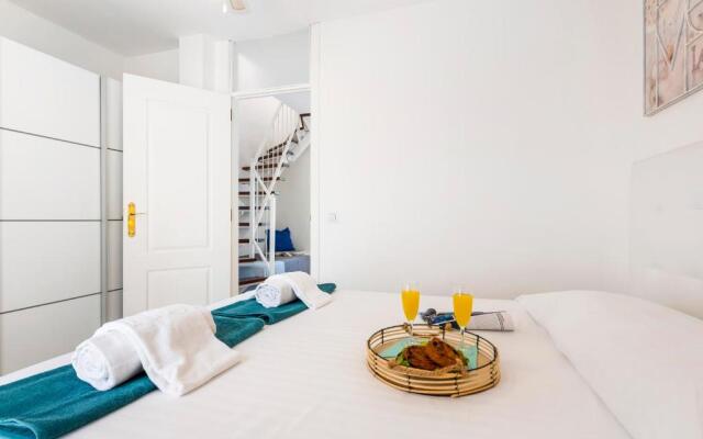 1314 FABULOUS 2 BEDROOM Accommodation ROOF TERRACE