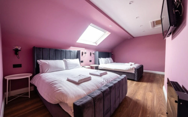 Hollywood Suite Sasco Apartments