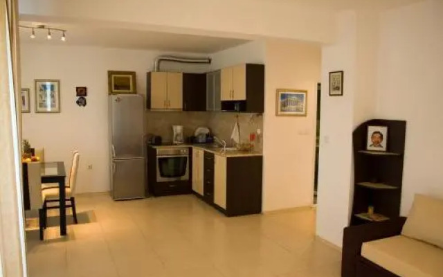 Sunny House Aparthotel