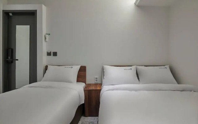 Eight Rest Hostel  Myeong-dong