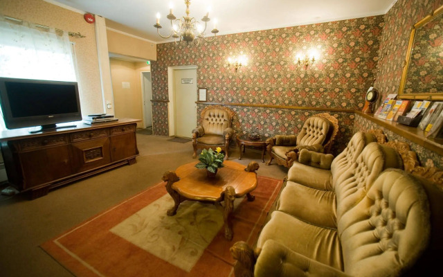 OldHouse Hostel