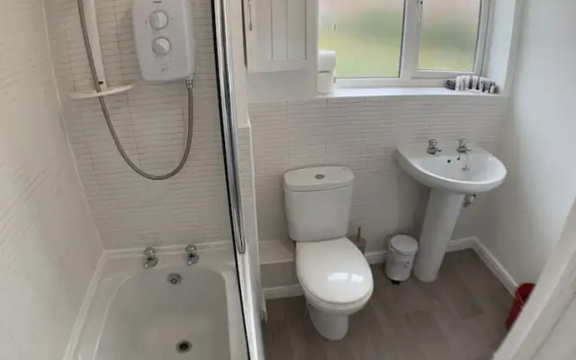 The coach house views netflix sleeps 5
