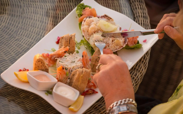 Cobo Bay Hotel