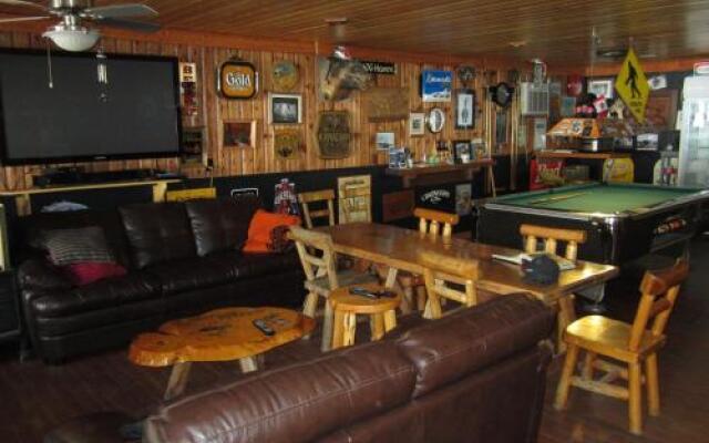 Log Inn & Pub