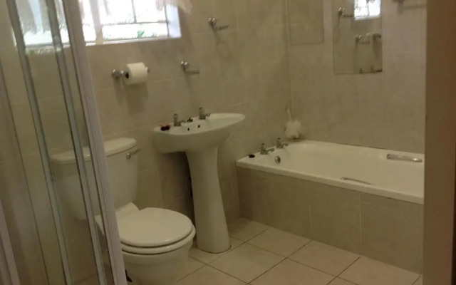 Lynn's Guest House