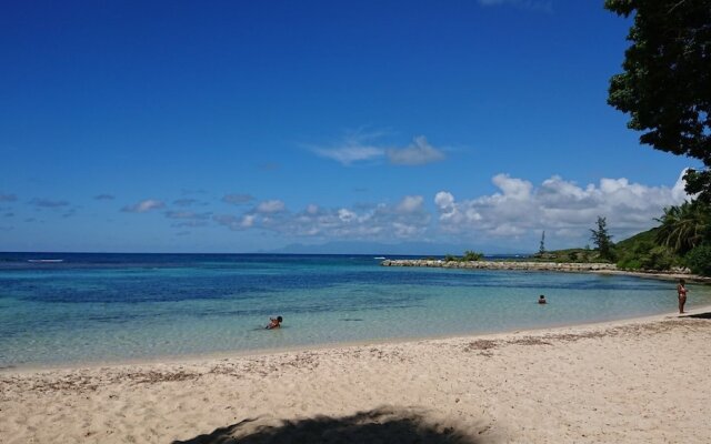Ti. Maanga vue mer et pieds dans l'eau