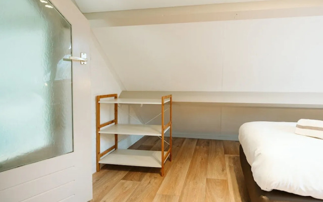 Comfortably Furnished Holiday Home by the sea