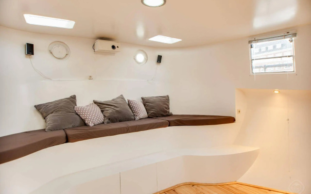 Houseboat apartments - Canal Belt East area