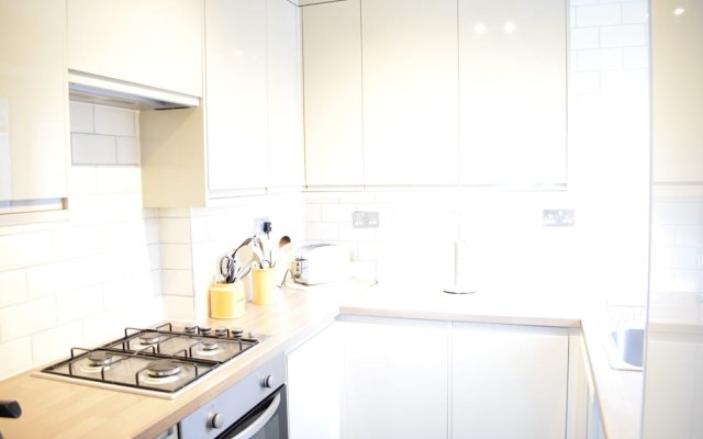 1 Bedroom Flat With Roof Terrace In Fulham