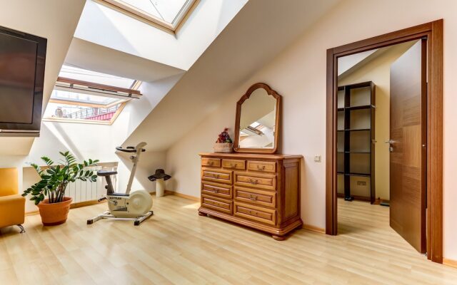 Home4day Spacious loft in the heart of Petersburg