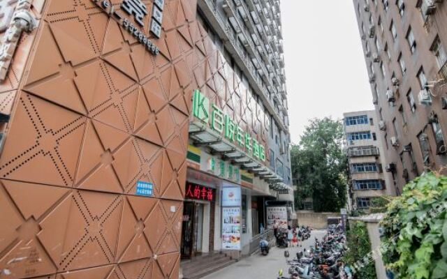 Zhengzhou Baiyue Nianhua Hotel (Jingsan Road Provincial People's Hospital Subway Station)