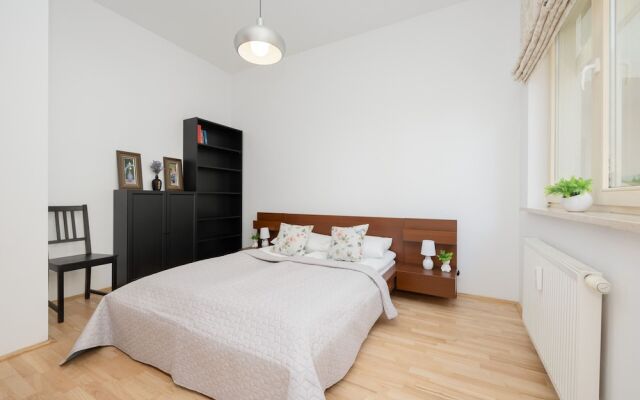 Cozy Apartment With Balcony by Renters