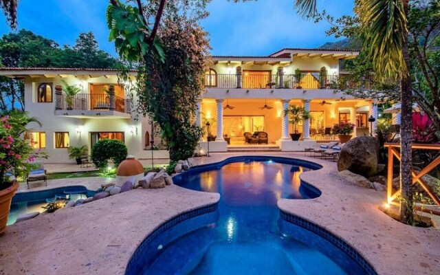 Sunny Vacation Villa 75