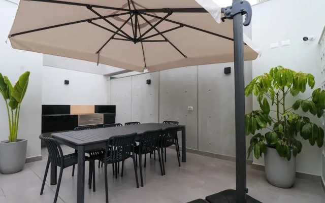 Awesome 2BR With Balcony in Miraflores