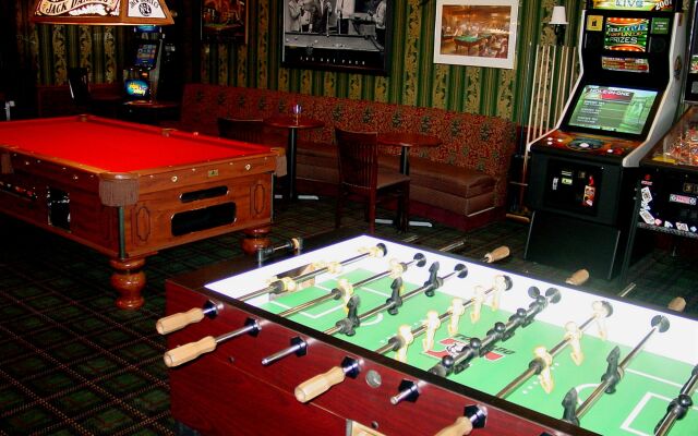 Rogue Regency Inn and Suites