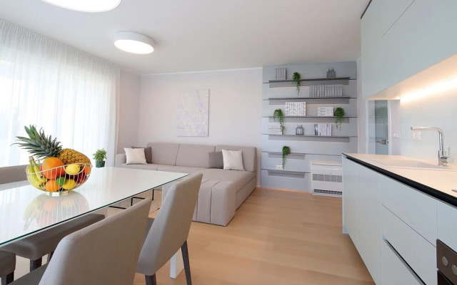 Stylish Apartment 100m from the Beach