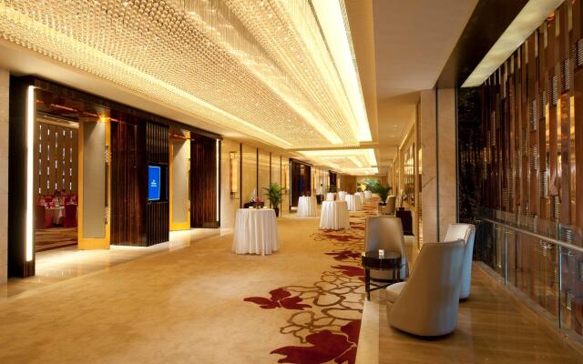 Hilton Guangzhou Baiyun - Free Shuttle for Canton Fair Period, Close to Luhu Golf Club & Leather Market