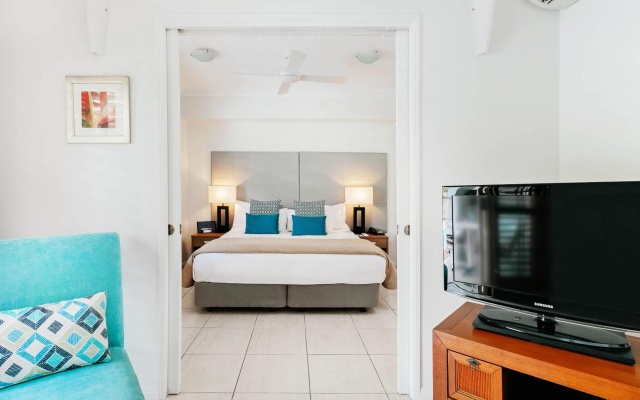 Mantra Aqueous on Port – Guest Rooms – Port Douglas