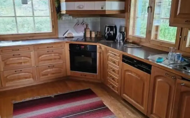 Cozy 3BR Riverside House with Sauna