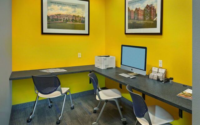 Scholar Morgantown, Tapestry Collection by Hilton