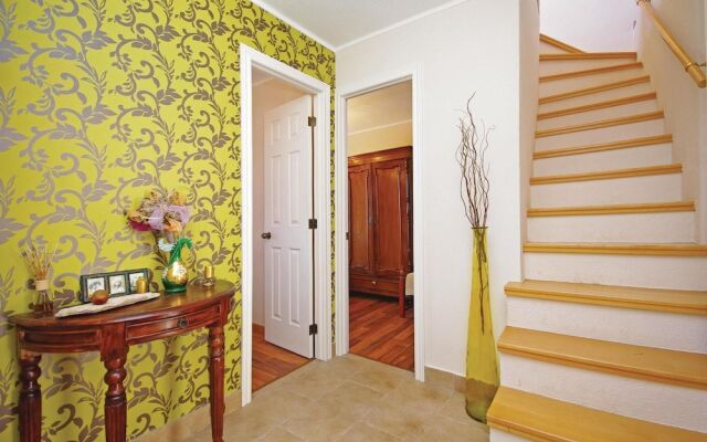 Beautiful Home in Tucepi With Jacuzzi, Wifi and 2 Bedrooms