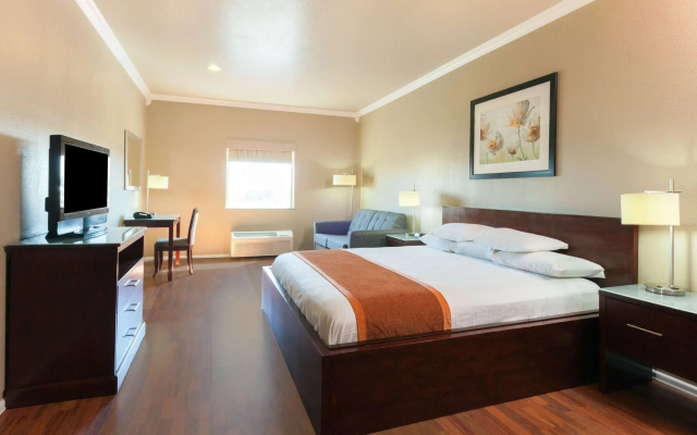 Super 8 by Wyndham Groesbeck