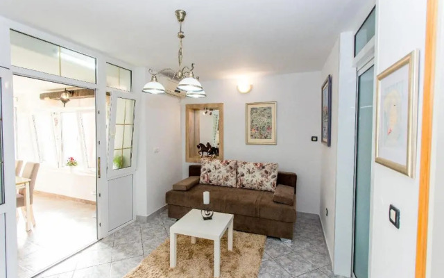 Apartment Suzi - 10 m from sea