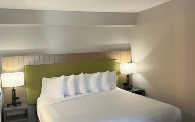Country Inn & Suites by Radisson, Vallejo Napa Valley, CA