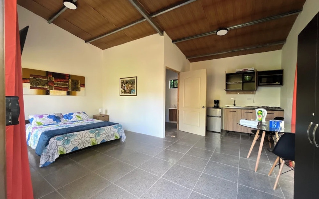 Uvita Oasis Retreat with Villa Cabins and Apartment