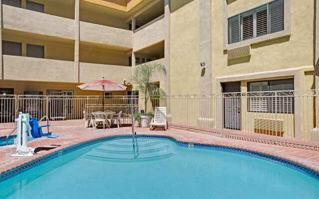 Days Inn by Wyndham West Covina