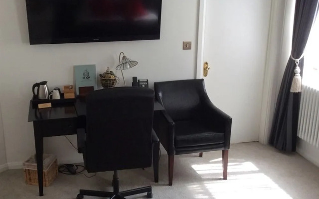 The Fitzrovia Belle Hotel