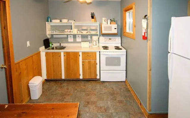 Spectacle Lake Lodge