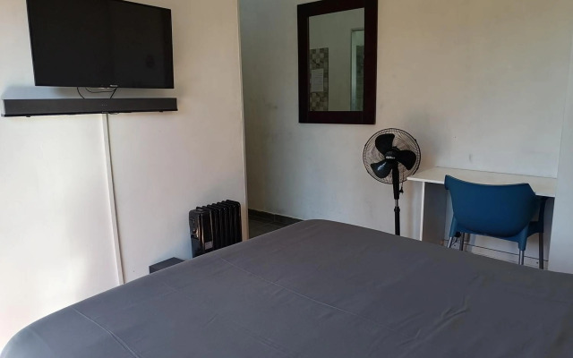 Gugu's Private and Cosy Guest Studio 4