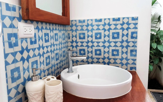 Lovely new-build colonial house with plunge pool