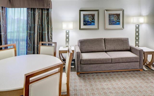 DoubleTree by Hilton Milwaukee Downtown