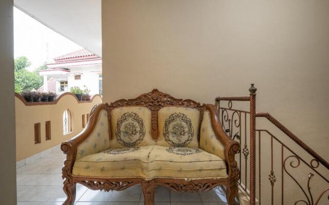 OYO 1806 Puri Arsita Homestay