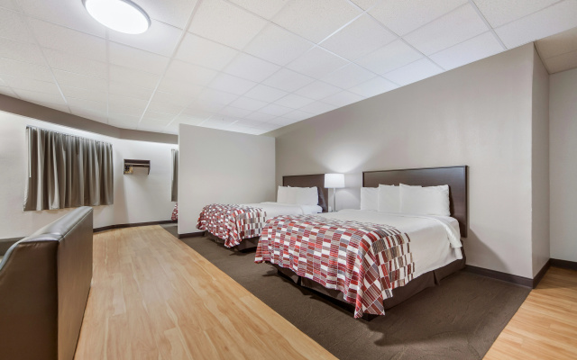 Red Roof Inn & Suites Omaha - Council Bluffs