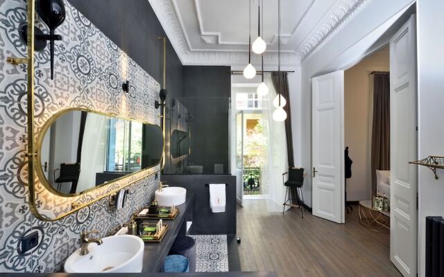 2 Mazi Suites