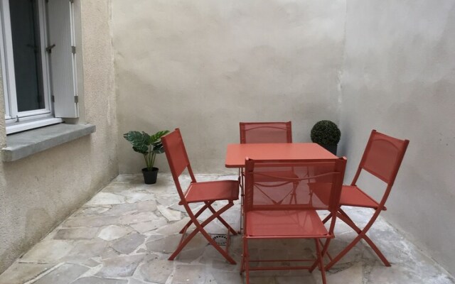 Bel Appartement Avec Cour Privative