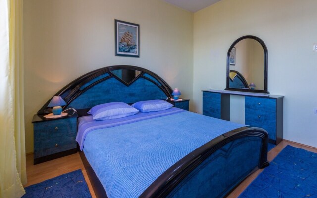 Apartment Mira