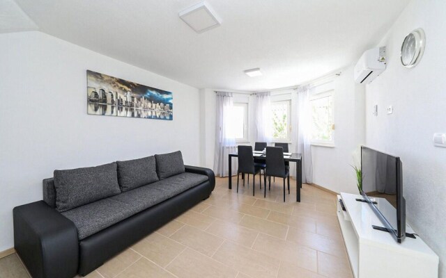 Amazing Apartment in Kastel Luksic With 1 Bedrooms and Wifi