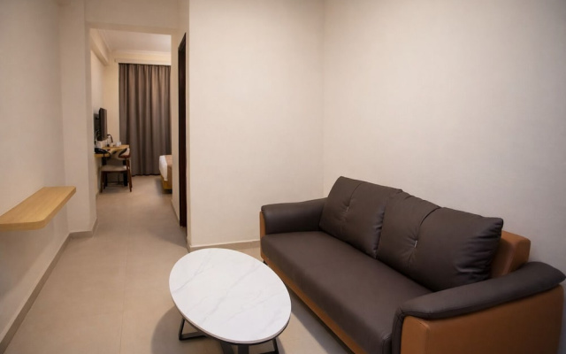 City Crown Hotel