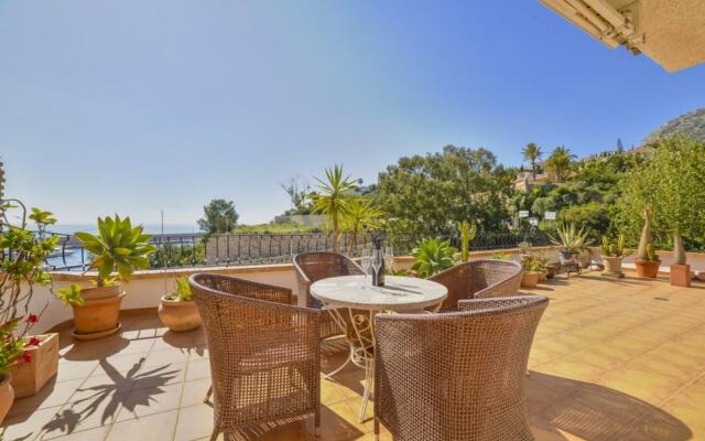 Apartment - 2 Bedrooms with Pool and Sea views - 104993