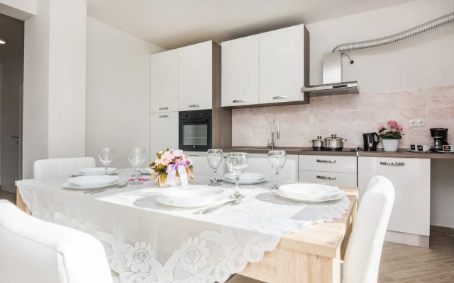 Pool Apartment Bakija 2