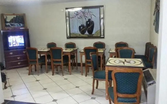 Americas Best Inn & Suites Commerce